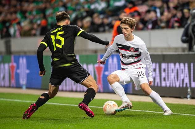 FC Midtjylland v Sporting CP, UEFA Europa League football, Herning, Denmark Herning, Denmark. 23rd, February 2023. Valdemar Byskov Andreasen (20) of FC Midtjylland and Manuel Ugarte (15) of Sporting CP seen during the UEFA Europa League match between FC Midtjylland and Sporting CP at MCH Arena in Herning. Herning Denmark  Copyright: xGonzalesxPhoto MortenxKjaerx