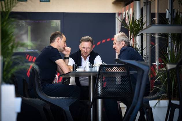 Oliver Mintzlaff, Oracle Red Bull Racing, Managing Director Red Bull GmbH, Christian Horner, Oracle Red Bull Racing, Team Principal, Helmut Marko, Oracle Red Bull Racing from left BHR, Formula 1 Test, Bahrain International, Bahrain 24 02 23 BHR, Formula 1 Test, Bahrain International Circuit, 24 02 23 Sakhir Copyright: xFoto:xEIBNER ThomasxFuesslerx EP_tfr