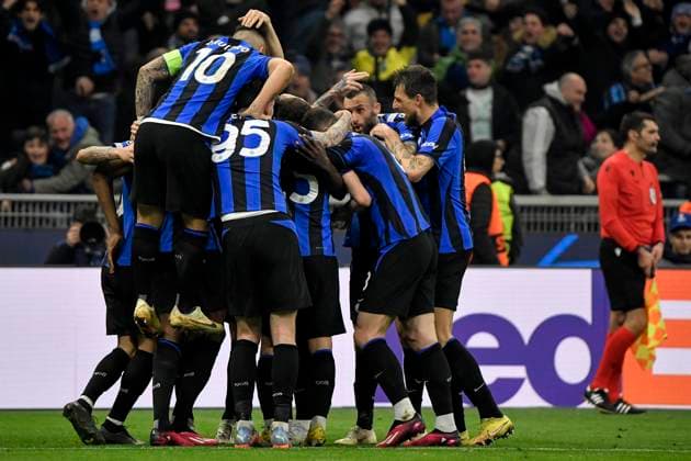 Romelu Lukaku of Fc Internazionale celebrates with team mates after scoring the goal of 1-0 during the Champions League football match between FC Internazionale and FC Porto at San Siro stadium in Milano (Italy), February 22th, 2023. Photo Andrea Staccioli Insidefoto andreaxstaccioli