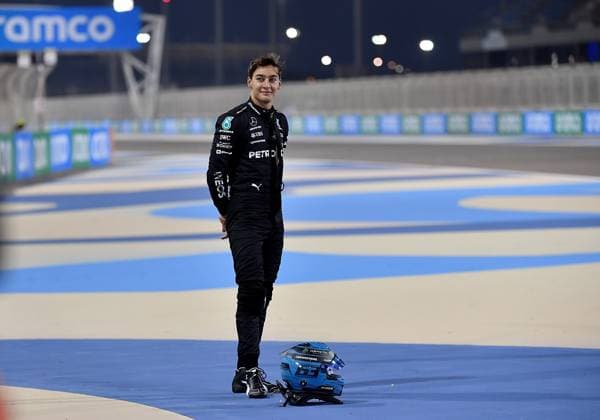 Formula 1 test drives in Bahrain 2023 24 02 2023, Bahrain International Circuit, Sakhir, Formula 1 test drives in Bahrain 2023 , in picture George Russell GBR , Mercedes AMG Petronas Formula One Team has to park his car with hydraulic problems nordphotoxGmbHx xBratic nph00250