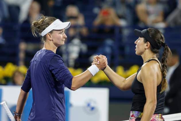 R L Jessica Pegula congratulates the winner Barbora Krejcikova Tennis Dubai Tennis Championships 2023 WTA Dubai Duty Free Tennis Stadium Dubai United Arab Emirates 24 February 2023 Copyright: xJuergenxHasenkopfx