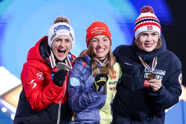 NORDIC SKIING - FIS Nordic WC Planica 2023 KRANJSKA GORA,SLOVENIA,24.FEB.23 - NORDIC SKIING - FIS Nordic World Ski Championships, medal plaza, award ceremony. Image shows the rejoicing of Eva Pinkelnig (AUT). Keywords: medal.  GEPAxpictures xPatrickxSteiner