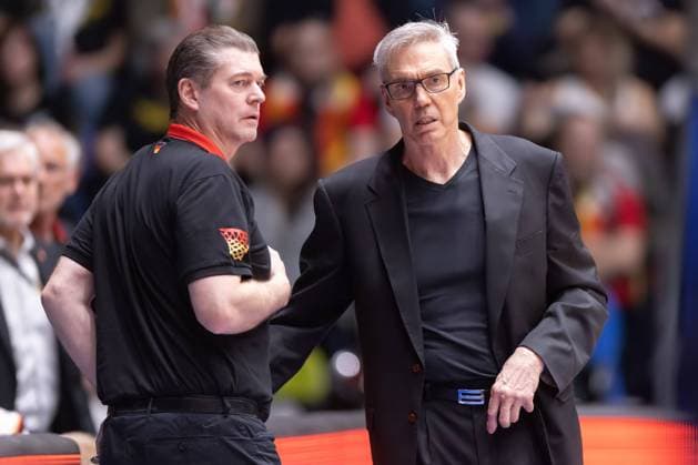 Germany Sweden, World Cup qualifier national coach Gordon Herbert Germany in exchange with his co-trainer Klaus Perwas basketball World Cup qualifying match between Germany and Sweden on February 24, 2023 at the Süwag Energie ARENA in Frankfurt am Main , Frankfurt am Main Hesse Germany Süwag Energie ARENA