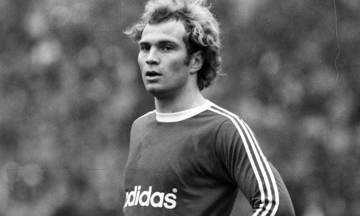 15.02.75 FC Bayern München - VfB Stuttgart Deutschland, München, 15.02.1975, Fussball, Bundesliga, FC Bayern München - VfB Stuttgart (1:1): Uli Hoeneß (FC Bayern München). *** 15 02 75 FC Bayern Munich VfB Stuttgart Germany, Munich, 15 02 1975, Football, Bundesliga, FC Bayern Munich VfB Stuttgart 1 1 Uli Hoeneß FC Bayern Munich