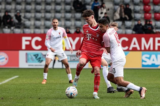 A Junior Bundesliga Sued Suedwest FC Bayern Muenchen U19 FC Augsburg U19 25 02 2023 Luca KLANAC FCB 9 in duel with Davide Dell ERBA FCA 10 Copyright: xBEAUTIFULxSPORTS Goldbergx