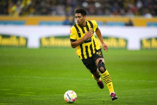 Fußball, 1. Bundesliga, 20230225, TSG 1899 Hoffenheim - BV Borussia Dortmund. Im Bild Jude BELLINGHAM (BV Borussia Dortmund, 22) Dribbling Ball. Sinsheim PreZero Arena Baden Württemberg Deutschland *** Soccer, 1 Bundesliga, 20230225, TSG 1899 Hoffenheim BV Borussia Dortmund In the picture Jude BELLINGHAM BV Borussia Dortmund, 22 dribbling ball Sinsheim PreZero Arena Baden Württemberg Germany Copyright: Passion2Press MarkusxFischerx