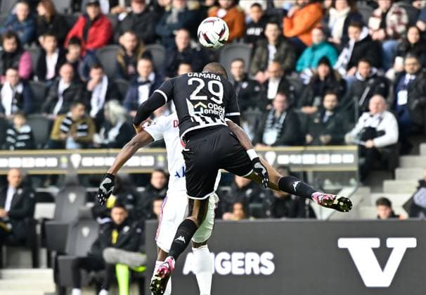 Camara Ousmane ( 29 - Angers ) -Moussa Dembele ( 9 - Lyon ) - FOOTBALL : Angers vs Lyon - Ligue 1 - 25 02 2023 FedericoPestellini Panoramic 