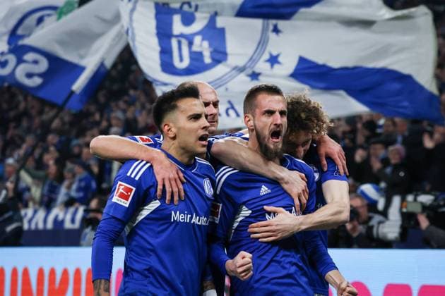 Sport Themen der Woche KW08 Sport Bilder des Tages 1. Fussball Bundesliga, Schalke 04 vs. VfB Stuttgart, 25.02.2023 Dominick Drexler (Schalke 04 24)feiert sein Tor -- DFL REGULATIONS PROHIBIT ANY USE OF PHOTOGRAPHS AS IMAGE SEQUENCES AND OR Q?UASI-VIDEO. *** 1 Football Bundesliga, Schalke 04 vs VfB Stuttgart, 25 02 2023 Dominick Drexler Schalke 04 24 celebrates his goal DFL REGULATIONS PROHIBIT ANY USE OF PHOTOGRAPHS AS IMAGE SEQUENCES AND OR Q UASI VIDEO Copyright: xBEAUTIFULxSPORTS Derixx