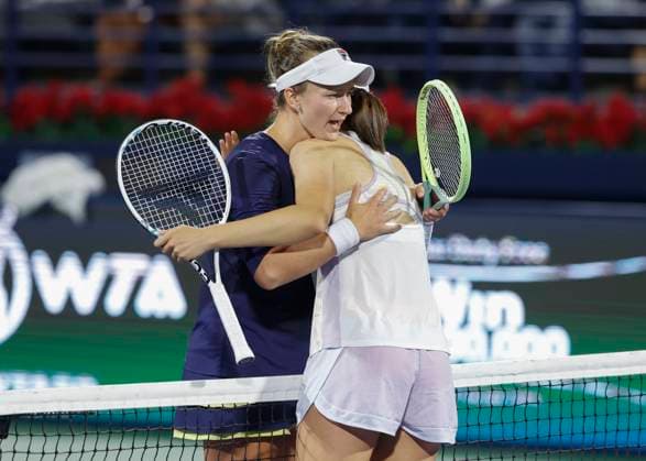 R L Iga Swiatek congratulates the winner Barbora Krejcikova, Final, Final Dubai Tennis Championships 2023 WTA Dubai Duty Free Tennis Stadium Dubai United Arab Emirates 25 February 2023 Copyright: xJuergenxHasenkopfx
