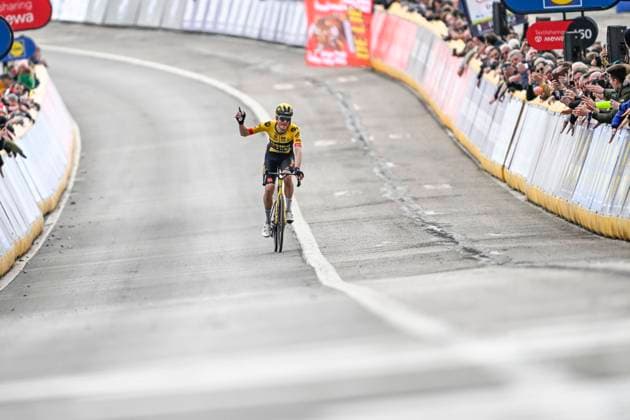 Bilder des Jahres 2023, Sport 02 Februar Sport Themen der Woche KW08 Sport Bilder des Tages NINOVE, BELGIUM - FEBRUARY 25 : Van Baarle Dylan (NLD) of Jumbo-Visma wins the Flanders Classics 78th Omloop Het Nieuwsblad cycling race with start in Ghent and finish in Ninove on February 25, 2023 in Ninove, Belgium, 25 02 2023 ( Omloop Het Nieuwsblad 2023 Cycling Race PhotoNews Panoramic 