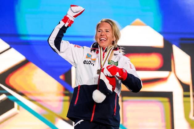 230225 Bronze medalist Astrid oyre Slind of Norway celebrates at the Medal ceremony for the women?s cross country skiing skiathlon during the FIS Nordic Ski World Championships on February 25, 2023 in Kranjska Gora Photo Petter Arvidson BILDBYRAN kod PA PA0521 skidor cross country skiing langrenn skid vm 2023 fis nordic ski world championships bbeng fis nordic world ski championships vm ski vm medaljceremoni medal ceremony jubel,  Copyright: PETTERxARVIDSON BB230225PA164
