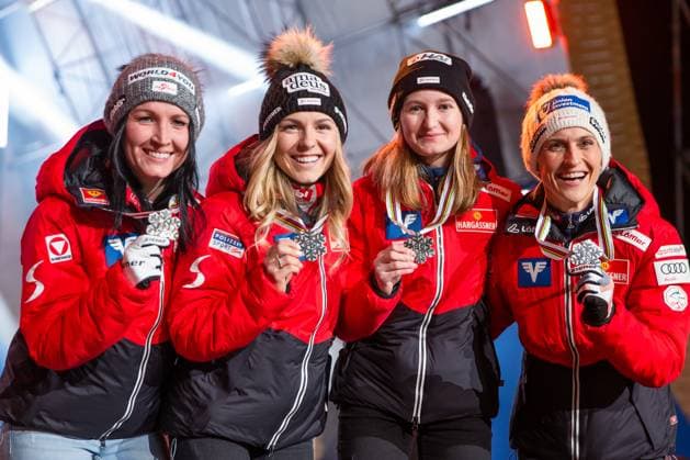 Sport Bilder des Tages NORDIC SKIING - FIS Nordic WC Planica 2023 KRANJSKA GORA,SLOVENIA,25.FEB.23 - NORDIC SKIING, Ski jumping, Skispringen, Ski, nordisch - FIS Nordic World Ski Championships, medal plaza, award ceremony. Image shows Jacqueline Seifriedsberger, Chiara Kreuzer, Julia Muehlbacher and Eva Pinkelnig (AUT). GEPAxpictures xGintarexKarpaviciute