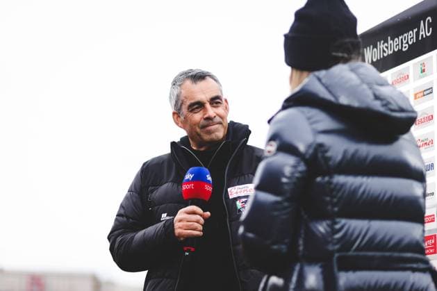 SOCCER - BL, WAC vs Rapid WOLFSBERG,AUSTRIA,26.FEB.23 - SOCCER - ADMIRAL Bundesliga, Wolfsberger AC vs SK Rapid Wien. Image shows head coach Robin Dutt (WAC) and Kimberly Budinsky (sky).  GEPAxpictures xDanielxGoetzhaber
