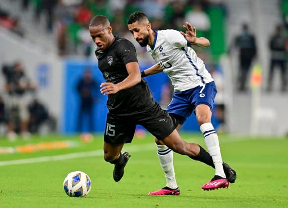 Fußball, AFC Champions League, Al Duhal SC - Al-Hilal Riad Al Hilal Saudi FC v Al Duhal SC - AFC Champions League 2022 Salman Alfaraj (R) of Saudi Arabias Al Hilal Saudi FC and Mohammed Khalid Al-Naimi (L) of Qatars Al Duhal SC battle for the ball during the AFC Champions League 2022 semi-finals match between Al Hilal Saudi FC and Al Duhal SC at Al Thumama Stadium in Doha, Qatar on 26 February 2023. Al Hilal Saudi FC won 7-0 DOHA Qatar  Copyright: xNoushadxThekkayilx originalFilename:varittyakkal-afcchamp230226_npF5f.jpg