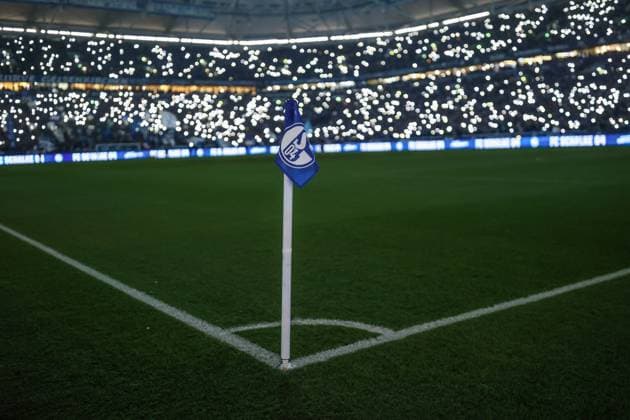25 02 2023, football, season 2022 2023, 1 Bundesliga, 22 matchday, FC Schalke 04 VfB Stuttgart, fans of FC Schalke 04 during the Steigerlied corner flag with the Schalke logo Gelsenkirchen Veltins Arena NRW Germany xRHR PHOTO TRx Copyright: RHR-FOTOx RHR-FOTO TR