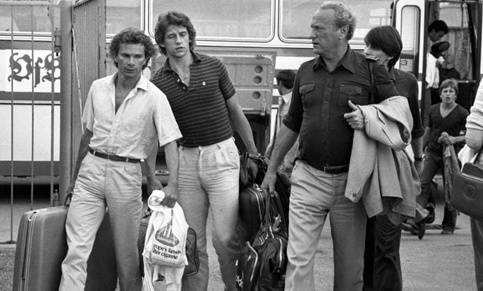 20.06.79 VfB Stuttgart Ankunft Korsika Deutschland, Stuttgart, 20.06.1979, Fussball, Bundesliga, VfB Stuttgart, Ankunft aus Korsika: v.l. Hermann Ohlicher, Uwe Greiner, Richard Steimle. *** 20 06 79 VfB Stuttgart arrival Corsica Germany, Stuttgart, 20 06 1979, football, Bundesliga, VfB Stuttgart, arrival from Corsica v l Hermann Ohlicher, Uwe Greiner, Richard Steimle