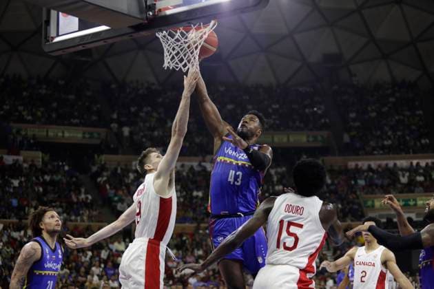 February 26, 2023, Caracas, Caracas Venezuela, Venezuela: CARACAS, VENEZUELA - FEBRUARY 26: Nestor Colmenares of Venezuela shoots to score against Canada during the Americas qualifiers for the FIBA Ã¢â‚¬¹Ã¢â‚¬¹Basketball World Cup 2023 basketball game, at Poliedro de Caracas, in Caracas, Venezuela, on February 26, 2023. Caracas Venezuela - ZUMAp175 20230226_zsa_p175_031 Copyright: xPedroxRancesxMatteyx