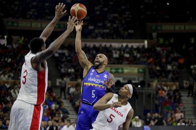 February 26, 2023, Caracas, Caracas Venezuela, Venezuela: CARACAS, VENEZUELA - FEBRUARY 26: Gregory Vargas of Venezuela shoots to score against Canada during the Americas qualifiers for the FIBA Ã¢â‚¬¹Ã¢â‚¬¹Basketball World Cup 2023 basketball game, at Poliedro de Caracas, in Caracas, Venezuela, on February 26, 2023. Caracas Venezuela - ZUMAp175 20230226_zsa_p175_046 Copyright: xPedroxRancesxMatteyx