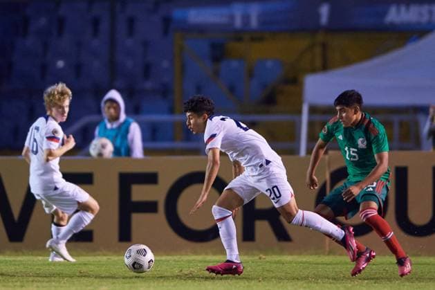 RECORD DATE NOT STATED Concacaf U-17 Championship 2023 Mexico vs United States Final (L-R), Christopher Aquino of USA and Jonathan Flores of Mexico during the game Mexico (Mexican national team, Nationalteam vs United States (USA) corresponding to the great final of the Concacaf Under-17 Mens Championship Guatemala 2023, at Doroteo Guamuch Flores Stadium, on February 26, 2023. <br><br> (I-D), Christopher Aquino de USA y Jonathan Flores de Mexico durante el partido Mexico (Seleccion Nacional Mexicana) vs Estados Unidos (EUA), correspondiente a la gran final del campeonato Masculino Sub-17 de la Concacaf Guatemala 2023, en el Estadio Doroteo Guamuch Flores, el 26 de Febrero de 2023. CIUDAD DE GUATEMALA GUATEMALA GUATEMALA  Copyright: xCristianxdexMarchenax 20230226214107_CC_U17_F_MEX_USA_AQUINO131