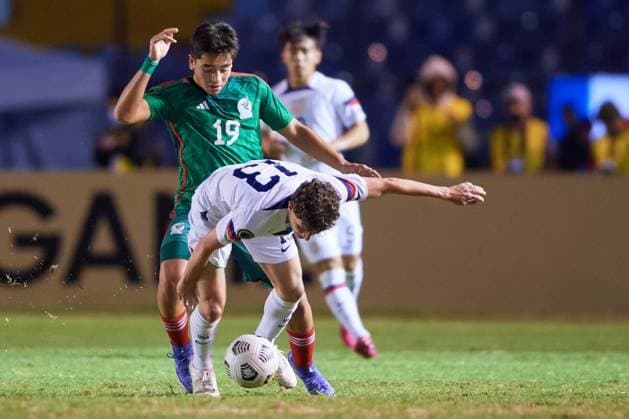RECORD DATE NOT STATED Concacaf U-17 Championship 2023 Mexico vs United States Final (L-R), Joaquin Moxica of Mexico and Aiden Harangi of USA during the game Mexico (Mexican national team, Nationalteam vs United States (USA) corresponding to the great final of the Concacaf Under-17 Mens Championship Guatemala 2023, at Doroteo Guamuch Flores Stadium, on February 26, 2023. <br><br> (I-D), Joaquin Moxica de Mexico y Aiden Harangi de USA durante el partido Mexico (Seleccion Nacional Mexicana) vs Estados Unidos (EUA), correspondiente a la gran final del campeonato Masculino Sub-17 de la Concacaf Guatemala 2023, en el Estadio Doroteo Guamuch Flores, el 26 de Febrero de 2023. CIUDAD DE GUATEMALA GUATEMALA GUATEMALA  Copyright: xCristianxdexMarchenax 20230226214109_CC_U17_F_MEX_USA_HARANGI135
