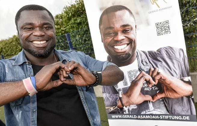 Football, Gerald Asamoah receives Federal Cross of Merit, archive pictures