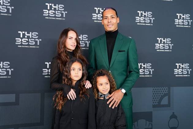 Paris, France, February 27th 2023: Virgil van Dijk (Liverpool and Netherlands football player) with his wife Rike Nooitgedagt and children on the green carpet at arrival during the The Best FIFA Football Awards 2022 at Salle Pleyel in Paris, France. (Daniela Porcelli SPP)  Copyright: xDanielaxPorcellix xSPPx spp-en-DaPoSp-20230227-DP101509