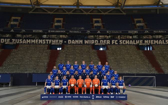 FC Schalke 04 1 BL, Porträttermin 2022 2023, team photo Top row from left , Ibrahima Cisse, Marcin Kaminski, Sebastian Polter, Sepp van den Berg, Moritz Jenz, Marius Bülter, Maya Yoshida 2 row from top, from left , Dominick Drexler, Tom Krauß FC Schalke 04 , Henning Matriciani, Michael Frey, Alex Kral, Kenan Karaman, Niklas Tauer, Eder Balanta 3 row from top, from left , Danny Latza, goalkeeper coach Simon Henzler, co-trainer Mike Büskens, Thomas Reis Head Coach , Markus Gellhaus Co Coach , Co Coach Matthias Kreutzer, Gerald Asamoah Head of Licensing , Soichiro Kozuki FC Schalke 04 , Leo Greiml FC Schalke 04 Bottom row from left , Tim Skarke FC Schalke 04 , Jere Uronen, Mehmet Can Aydin, Goalkeeper Michael Langer, Goalkeeper Alexander Schwolow, Goalkeeper Ralf Fährmann, Goalkeeper Justin Heekeren, Tobias Mohr, Rodrigo Zalazar, Cedric Brunner Gelsenkirchen North Rhine Westphalia Germany Team2