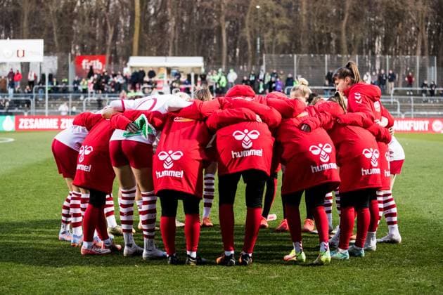 DFB Pokal der Frauen Viertelfinale, 1 FC Koeln VfL Wolfsburg 28 02 2023 The players of 1 FC Koeln in the team circle DFB Pokal der Frauen Viertelfinale, 1 FC Koeln VfL Wolfsburg, Koeln, Sportpark Hoehenberg DFB REGULATIONS PROHIBIT ANY USE OF PHOTOGRAPHS AS IMAGE SEQUENCES AND OR QUASI VIDEO Copyright: xBEAUTIFULxSPORTS Wunderlx