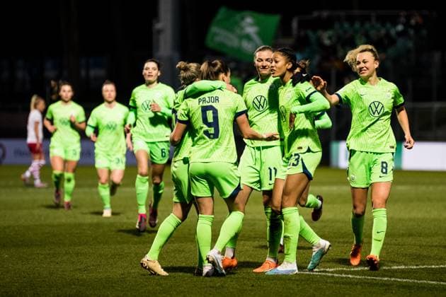 DFB Pokal der Frauen Viertelfinale, 1 FC Koeln VfL Wolfsburg 28 02 2023 Cheers to 0 1 by Ewa Pajor 9, VfL Wolfsburg DFB Pokal der Frauen Viertelfinale, 1 FC Koeln VfL Wolfsburg, Koeln, Sportpark Hoehenberg DFB REGULATIONS PROHIBIT ANY USE OF PHOTOGRAPHS AS IMAGE SEQUENCES AND OR QUASI VIDEO Copyright: xBEAUTIFULxSPORTS Wunderlx