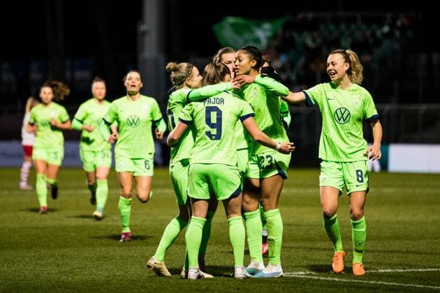 DFB Pokal der Frauen Viertelfinale, 1 FC Koeln VfL Wolfsburg 28 02 2023 Cheers to 0 1 by Ewa Pajor 9, VfL Wolfsburg DFB Pokal der Frauen Viertelfinale, 1 FC Koeln VfL Wolfsburg, Koeln, Sportpark Hoehenberg DFB REGULATIONS PROHIBIT ANY USE OF PHOTOGRAPHS AS IMAGE SEQUENCES AND OR QUASI VIDEO Copyright: xBEAUTIFULxSPORTS Wunderlx
