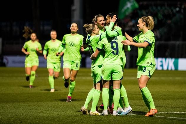 DFB Pokal der Frauen Viertelfinale, 1 FC Koeln VfL Wolfsburg 28 02 2023 Cheers to 0 1 by Ewa Pajor 9, VfL Wolfsburg DFB Pokal der Frauen Viertelfinale, 1 FC Koeln VfL Wolfsburg, Koeln, Sportpark Hoehenberg DFB REGULATIONS PROHIBIT ANY USE OF PHOTOGRAPHS AS IMAGE SEQUENCES AND OR QUASI VIDEO Copyright: xBEAUTIFULxSPORTS Wunderlx