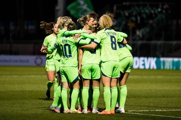 DFB Pokal der Frauen Viertelfinale, 1 FC Koeln VfL Wolfsburg 28 02 2023 Cheers to 0 1 by Ewa Pajor 9, VfL Wolfsburg DFB Pokal der Frauen Viertelfinale, 1 FC Koeln VfL Wolfsburg, Koeln, Sportpark Hoehenberg DFB REGULATIONS PROHIBIT ANY USE OF PHOTOGRAPHS AS IMAGE SEQUENCES AND OR QUASI VIDEO Copyright: xBEAUTIFULxSPORTS Wunderlx