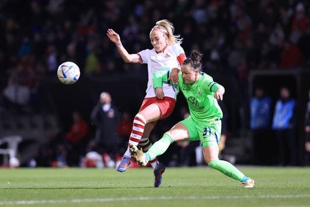 DFB Pokal women 2022 2023 quarterfinals, 1 FC Köln VfL Wolfsburg Mandy Islacker FC, 8 , Marina Hegering VfL, 31 in duel Köln Sportpark Höhenberg Nordrhein Westfalen Germany