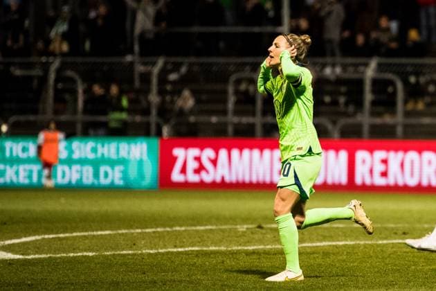 DFB Pokal der Frauen Viertelfinale, 1 FC Koeln VfL Wolfsburg 28 02 2023 Cheer to 0 2 by Svenja Huth VfL Wolfsburg 10 DFB Pokal der Frauen Viertelfinale, 1 FC Koeln VfL Wolfsburg, Koeln, Sportpark Hoehenberg DFB REGULATIONS PROHIBIT ANY USE OF PHOTOGRAPHS AS IMAGE SEQUENCES AND OR QUASI VIDEO Copyright: xBEAUTIFULxSPORTS Wunderlx