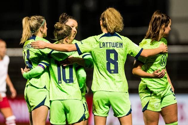 DFB Pokal der Frauen Viertelfinale, 1 FC Koeln VfL Wolfsburg 28 02 2023 Cheer to 0 2 by Svenja Huth VfL Wolfsburg 10 DFB Pokal der Frauen Viertelfinale, 1 FC Koeln VfL Wolfsburg, Koeln, Sportpark Hoehenberg DFB REGULATIONS PROHIBIT ANY USE OF PHOTOGRAPHS AS IMAGE SEQUENCES AND OR QUASI VIDEO Copyright: xBEAUTIFULxSPORTS Wunderlx