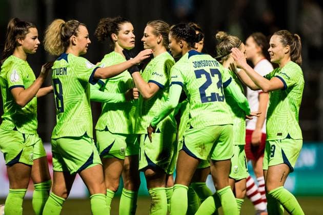 DFB Pokal der Frauen Viertelfinale, 1 FC Koeln VfL Wolfsburg 28 02 2023 Cheer to 0 2 by Svenja Huth VfL Wolfsburg 10 DFB Pokal der Frauen Viertelfinale, 1 FC Koeln VfL Wolfsburg, Koeln, Sportpark Hoehenberg DFB REGULATIONS PROHIBIT ANY USE OF PHOTOGRAPHS AS IMAGE SEQUENCES AND OR QUASI VIDEO Copyright: xBEAUTIFULxSPORTS Wunderlx