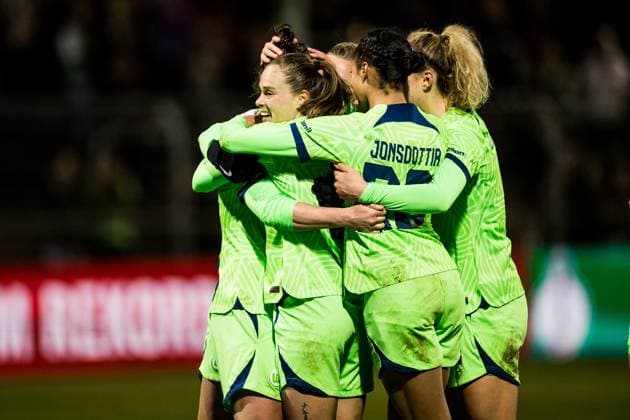 DFB Pokal der Frauen Viertelfinale, 1 FC Koeln VfL Wolfsburg 28 02 2023 Cheer to 0 3 by Marina Hegering VfL Wolfsburg, 31 DFB Pokal der Frauen Viertelfinale, 1 FC Koeln VfL Wolfsburg, Koeln, Sportpark Hoehenberg DFB REGULATIONS PROHIBIT ANY USE OF PHOTOGRAPHS AS IMAGE SEQUENCES AND OR QUASI VIDEO Copyright: xBEAUTIFULxSPORTS Wunderlx