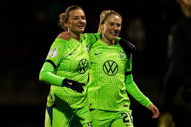 DFB Pokal der Frauen Viertelfinale, 1 FC Koeln VfL Wolfsburg 28 02 2023 Jubel zum 0 4 durch Jule Brand VfL Wolfsburg, 29 DFB Pokal der Frauen Viertelfinale, 1 FC Koeln VfL Wolfsburg, Koeln, Sportpark Hoehenberg DFB REGULATIONS PROHIBIT ANY USE OF PHOTOGRAPHS AS IMAGE SEQUENCES AND OR QUASI VIDEO Copyright: xBEAUTIFULxSPORTS Wunderlx
