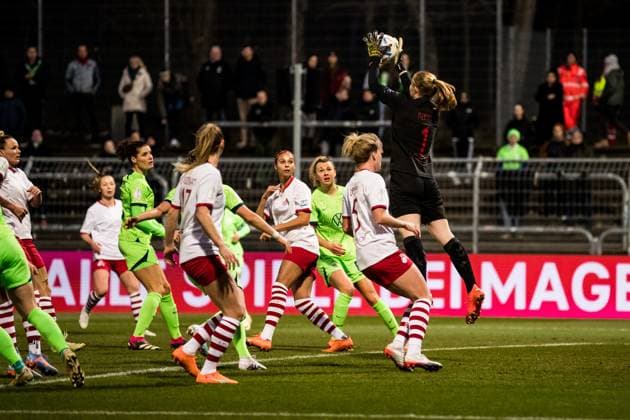 DFB Pokal der Frauen Viertelfinale, 1 FC Koeln VfL Wolfsburg 28 02 2023 Manon Klett 1 FC Koeln, 1 haelt DFB Pokal der Frauen Viertelfinale, 1 FC Koeln VfL Wolfsburg, Koeln, Sportpark Hoehenberg DFB REGULATIONS PROHIBIT ANY USE OF PHOTOGRAPHS AS IMAGE SEQUENCES AND OR QUASI VIDEO Copyright: xBEAUTIFULxSPORTS Wunderlx
