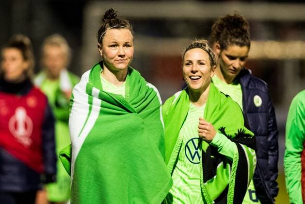 DFB Pokal der Frauen Viertelfinale, 1 FC Koeln VfL Wolfsburg 28 02 2023 Marina Hegering VfL Wolfsburg, 31 , Svenja Huth VfL Wolfsburg 10 laughing after end of game DFB Pokal der Frauen Viertelfinale, 1 FC Koeln VfL Wolfsburg, Koeln, Sportpark Hoehenberg DFB REGULATIONS PROHIBIT ANY USE OF PHOTOGRAPHS AS IMAGE SEQUENCES AND OR QUASI VIDEO Copyright: xBEAUTIFULxSPORTS Wunderlx