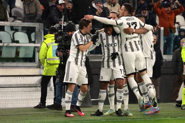 Turin, Italy, 28th February 2023. Juan Cuadrado of Juventus celebrates with team mates after scoring to level the game at 1-1 during the Serie A match at Allianz Stadium, Turin. Picture credit should read: Jonathan Moscrop Sportimage EDITORIAL USE ONLY. No use with unauthorised audio, video, data, fixture lists, club league logos or live services. Online in-match use limited to 120 images, no video emulation. No use in betting, games or single club league player publications. SPI-2237-0006