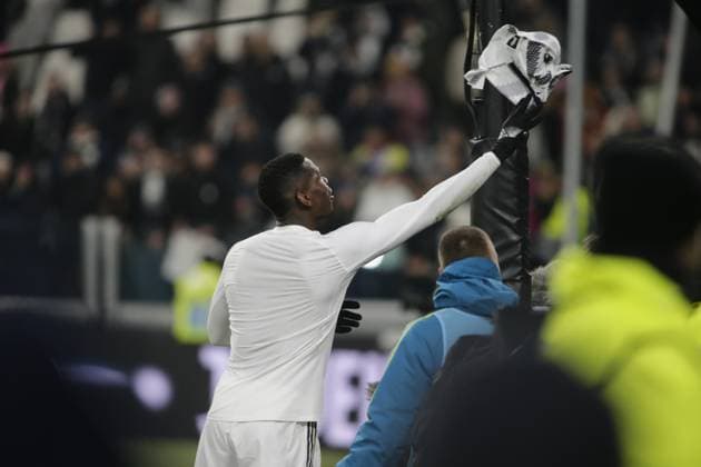 Sport Bilder des Tages February 28, 2023, Turin, Italy: Paul Pogba of Juventus throwing his t-shirt to a fan during the Italian Serie A, football match between Juventus Fc and Torino Fc, on 28 February 2023 at Allianz Stadium, Turin, Italy. Photo Ndrerim Kaceli. italian soccer Serie A match - Juventus FC vs Torino FC, Turin, Italy  - ZUMAl164 20230228_zsa_l164_126 Copyright: xNderimxKacelix
