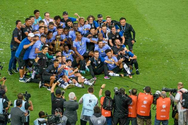 Sport Themen der Woche KW09 Sport Bilder des Tages Fußball, CONMEBOL Recopa Sudamericana, Flamengo Rio de Janeiro - Indepediente Del Valle Flamengo x Independiente Del Valle RECOPA RIO DE JANEIRO, RJ - 01.03.2023: FLAMENGO X INDEPENDIENTE DEL VALLE RECOPA - Del Valle celebrates the cup during Flamengo x Independente Del Valle held at the Maracanã Stadium, for the second leg of the Recopa Sudamericana, on Monday night (28), in Rio de Janeiro, RJ. (Photo: Celso Pupo Fotoarena) x2342620x  CelsoxPupo