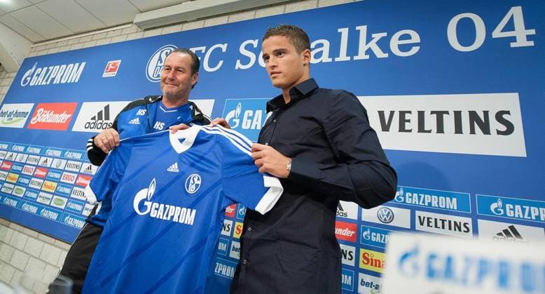 Vorstellung Ibrahim Afellay *** NUR FÜR REDAKTIONELLE ZWECKE *** EDITORIAL USE ONLY ***<p>Der FC Schalke 04 praesentiert am 31. August 2012 Ibrahim Affelay. Der hollaendische Mittelfeldspieler steht derzeit beim FC Barcelona, Barca unter Vertrag und wird fuer eine Saison an Schalke ausgeliehen. Im Bild: Schalkes Trainer Huub Stevens und Ibrahim Afellay Gelsenkirchen Copyright: SebastianxKonopka *** presentation Ibrahim Afellay *** only for editorial Purposes *** Editorial Use only *** P the FC Schalke 04 presented at 31 August 2012 Ibrahim Affelay the Hollaendische Midfielder is currently the FC Barcelona under Treaty and will for a Season to Schalke borrowed in Picture Schalkes team manager Huub Stevens and Ibrahim Afellay Gelsenkirchen Copyright SebastianxKonopka Copyright: SebastianxKonopka docnrwhugopicture50296417 ,EDITORIAL USE ONLY