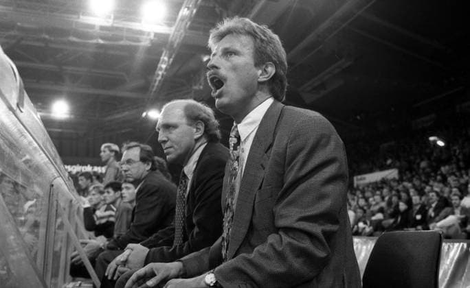 18.01.93 Hallen Masters Stuttgart Deutschland, Stuttgart, 18.01.1993, Fussball, Bundesliga, Hallen Masters Stuttgart: v.l. Dieter Hoeneß (Manager VfB Stuttgart), Christoph Daum (Trainer VfB Stuttgart). *** 18 01 93 Hallen Masters Stuttgart Germany, Stuttgart, 18 01 1993, Football, Bundesliga, Hallen Masters Stuttgart v l Dieter Hoeneß Manager VfB Stuttgart , Christoph Daum Trainer VfB Stuttgart