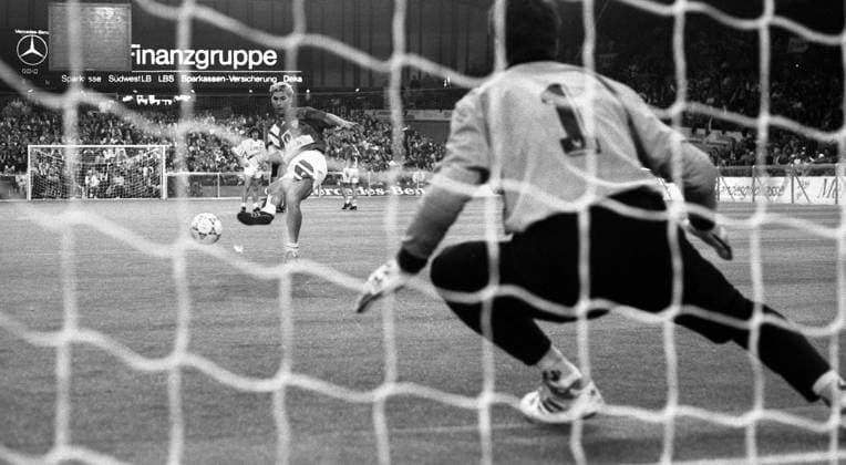18.01.93 Hallen Masters Stuttgart Deutschland, Stuttgart, 18.01.1993, Fussball, Bundesliga, Hallen Masters Stuttgart: Alexander Strehmel (VfB Stuttgart). *** 18 01 93 Hallen Masters Stuttgart Germany, Stuttgart, 18 01 1993, football, Bundesliga, Hallen Masters Stuttgart Alexander Strehmel VfB Stuttgart