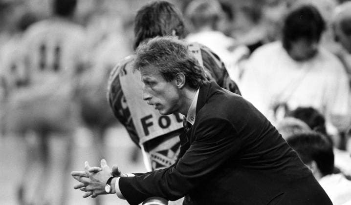 18.01.93 Hallen Masters Stuttgart Deutschland, Stuttgart, 18.01.1993, Fussball, Bundesliga, Hallen Masters Stuttgart: Christoph Daum (Trainer VfB Stuttgart). *** 18 01 93 Hallen Masters Stuttgart Germany, Stuttgart, 18 01 1993, football, Bundesliga, Hallen Masters Stuttgart Christoph Daum coach VfB Stuttgart