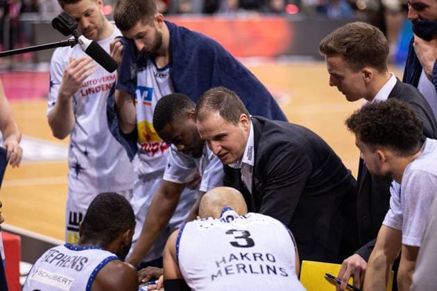 easyCredit Basketball Bundesliga, Telekom Baskets Bonn vs HAKRO Merlins Crailsheim, 02 03 2023 Nikola Markovic Headcoach Merlins Crailsheim addressing the crowd during timeout Copyright: xBEAUTIFULxSPORTS Derixx