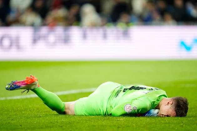 Real Madrid CF v FC Barcelona, Barca Semi Final Leg One - Copa Del Rey Marc-Andre ter Stegen goalkeeper of Barcelona and Germany lies injured on the pitch during the Copa del Rey semi-final first leg match between Real Madrid and FC Barcelona at Estadio Santiago Bernabeu on March 2, 2023 in Madrid, Spain. Madrid Spain  Copyright: xJosexBretonx originalFilename:breton-realmadr230302_npw7j.jpg