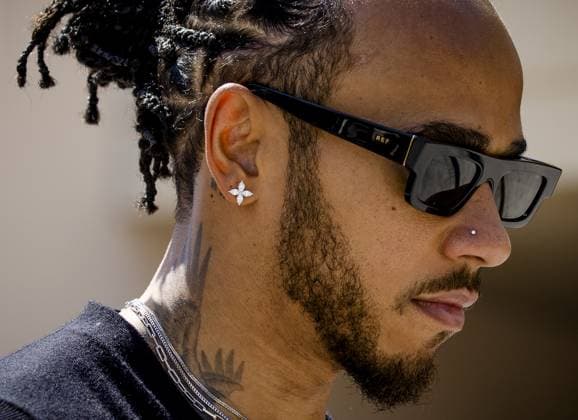BAHRAIN - Lewis Hamilton (Mercedes) arrives for the first free practice session at the Bahrain International Circuit in the desert region of Sakhir ahead of the Bahrain Grand Prix. ANP SEM VAN DER WAL xVIxANPxSportx xxANPxIVx 464052505 originalFilename: 464052505.jpg